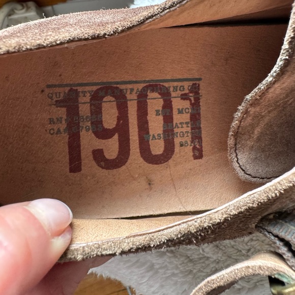 1901 Albany Double Monk Strap Tan suede